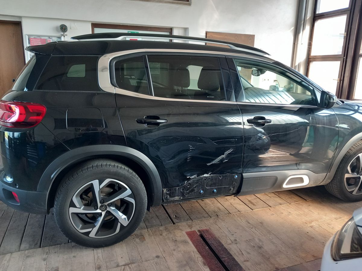 Citroen – popravilo poškodbe karoserije v avtokleparski delavnici Kranj